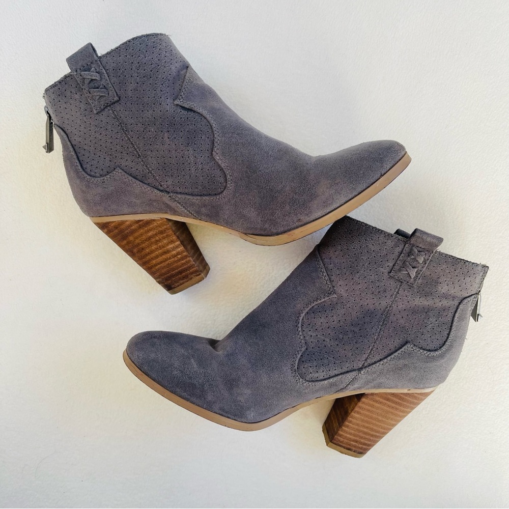 Report grey faux suede western ankle boots • size 6.5